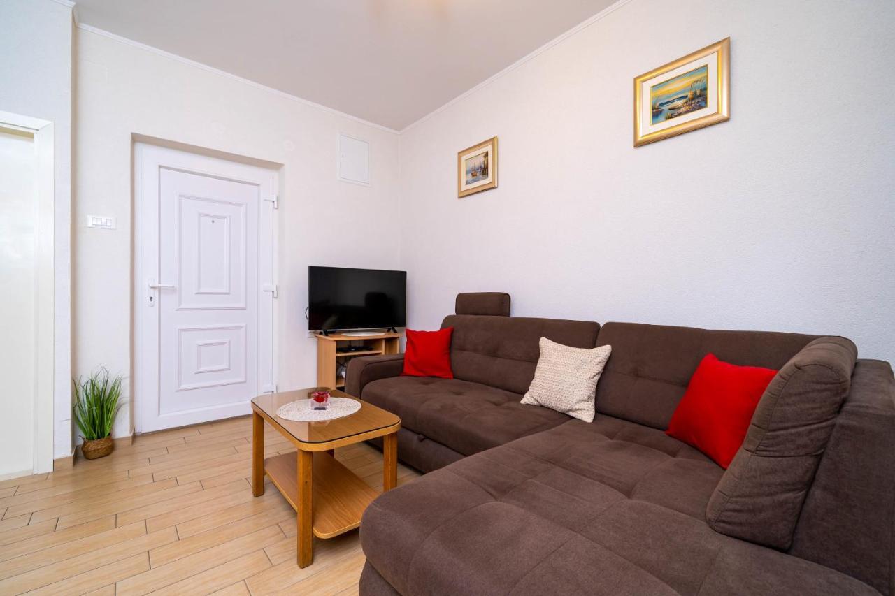 Apartment Aurelya دوبروفينك المظهر الخارجي الصورة